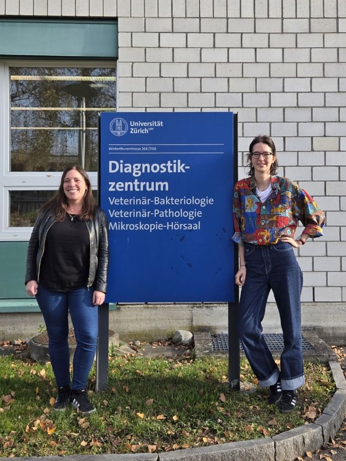 Welcome photo of Lena Wiget and Emilia Senn (from left to right)